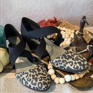 Anne Klein Sport Leopard Print Flats with Black Straps